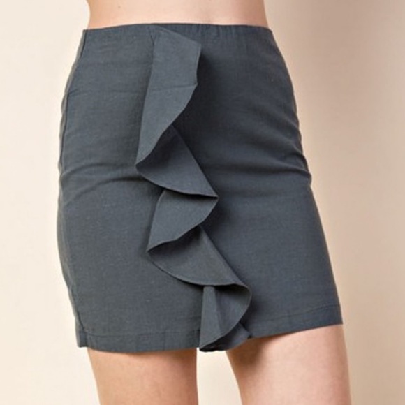 🌪CASCADE DETAILED RUFFLE MINI SKIRT🌪 - Picture 2 of 3